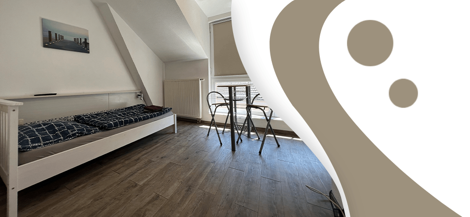 Helles Zimmer mit zwei Betten